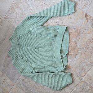 Barrel sleeve crop sweater